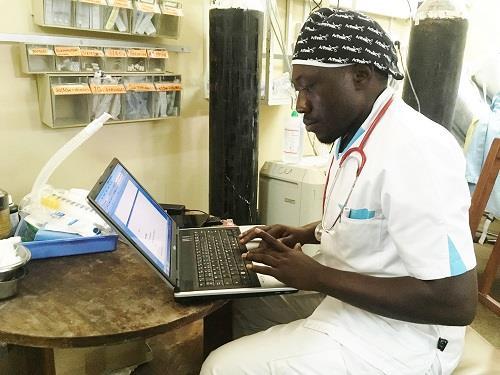 Utrustning - Delat ut 200 handböcker inom anestesi och akutmedicin och 200 USB-minnen fyllda med läromedel, till läkare och sjuksköterskor i Tanzania.