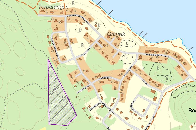 MKB FÖP Stallarholmen Bilaga 8:128 strax väster om tätorten på fastlandssidan. Lokaliseringen av biotopskyddsområdet visas i Figur 16. Figur 16. Biotopskyddsområde strax väster om tätorten på fastlandssidan.