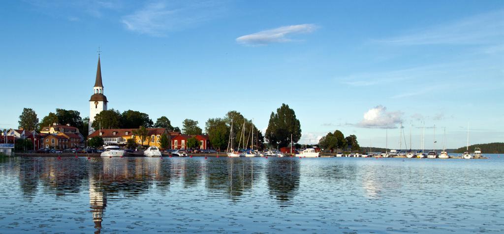 30 / Vattenplan Strängnäs kommun På Selaön har orten alltmer växt samman med de Mälarnära fritidshusområdena Håsta i väst, samt Husby och Tuna i öst.