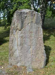 kr) finns flera fornminnen i området och några av Selaöns största gravkullar ligger i fornminnesområdet Östa hage i tätortens utkant.