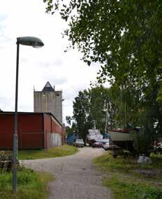 Ett motionsspår med belysning bör utvecklas i det stora skogsområdet väster om Sundby strand, med koppling till Toresunds idrottsplats.