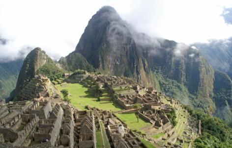 En guidad tur i Cusco tar oss med på ett besök i Soltemplet, katedralen samt en vandringstur runt större delen av staden för att höra dess fascinerande historia.