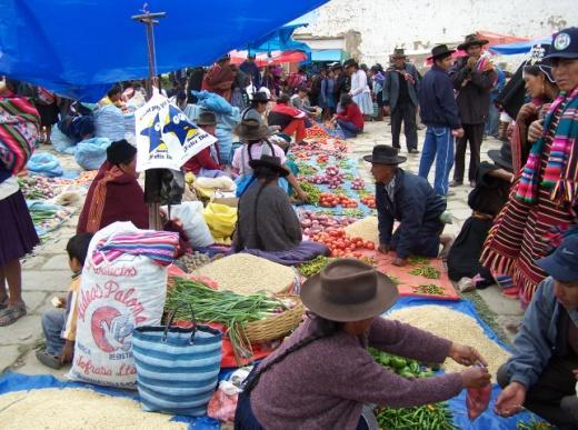 Marknaden är verkligen till för lokalbefolkningen i och med att turisterna inte kommit i stor utsträckning till Bolivia ännu är här inte mycket turister.