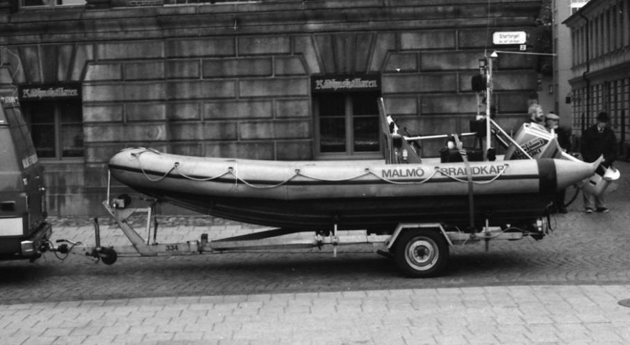 Räddningsbåtar Under 1940-talet placerades en mindre roddbåt på Lilla utryckningen, det vill säga bil 5.