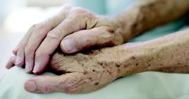 !"medicinsk kommentar LÄS MER Artikel sidan 1086 Palliativ sedering myter och fakta PETER STRANG, professor i palliativ medicin, Karolinska institutet, Stockholm; överläkare, palliativa sektionen,