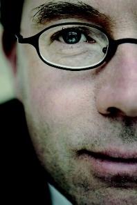 ! aktuellt blir det lättare för patienten att klara de övriga. Paul Lieverse menar att många patienter som fått en terminal diagnos efter hand omvärderar sin syn på vad som är meningsfullt i livet.