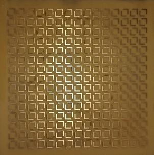 Absorberande material används på kanter, i hörn och i skarvar. b) Ferritiskt absorptionsmaterial från Holland Shielding system.