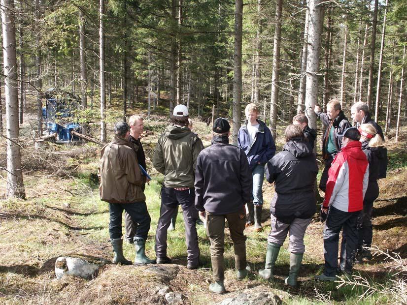 Figur 3. Fältövning i markspridningsplanläggning. Risken för skador är ofta större vid markspridning än vid helikopterspridning.