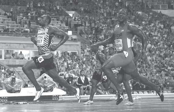 rokmi v Dägu uchmatol krajan Yohan Blake. Krátko pred desiatou večer moskovského času sa po štyroch rokoch stal opäť majstrom sveta na 100 m.