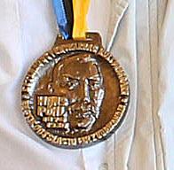 Viimatinimetatu sai medali tänuks eestirootslaste toetamise ja rahalise toetuse eest läbi Gustav II Adolfi fondi. Göte Brunberg Göte oli tiitlile iseenesestmõistetav kandidaat.