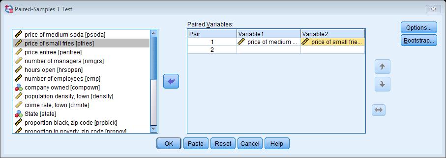 Hypotestest av medelvärde i två beroende urval Gör så här Klicka på: Analyze/Compare Means/Paired-Samples T-test Drag de variabler som ni vill göra hypotestester på till Paired Variables.