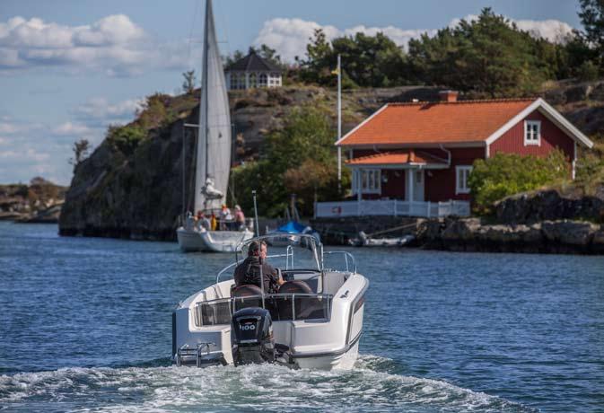 B A S I C Ryds 435 DL En stabil och mycket sjösäker kustbåt med höga fribord och bra utrymmen ombord.