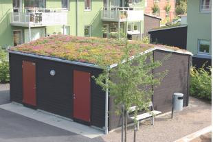 5.4 GRÖNA TAK Figur 11. Gröna tak, exempel från vegtec.se. Gröna tak (figur 11) kan minska flöden men kan samtidigt öka halten av näringsämnen i dagvattnet.