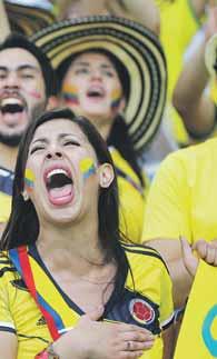 Pre ľudí v Čile sú vstupenky veľmi drahé. FIFA stále rozpráva, že futbal je pre všetkých ľudí, ale nie je, posťažoval sa Jorge. Prítomnosť desaťtisícov fanúšikov urobila z ich tímov bojovníkov.