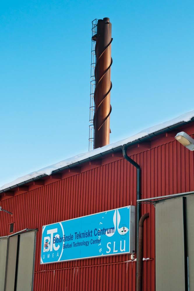 P I L O T P R O J E K T Torkpilot vid SLU på Röbäcksdalen i Umeå Det absolut viktigaste för slutresultatet vid förädling av olika råvaror till fasta biobränslen är fukthalten.
