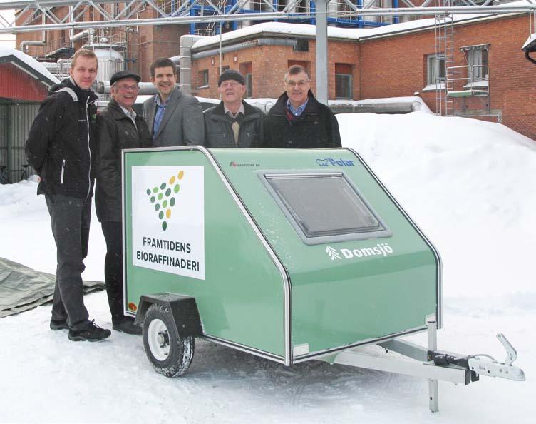 Plywoodsubstitut kan spara tropiska skogar Adolf Sellgren och Ulf Henricson från Dorotea har bildat företaget Swedish Plywoodsubstitute AB.