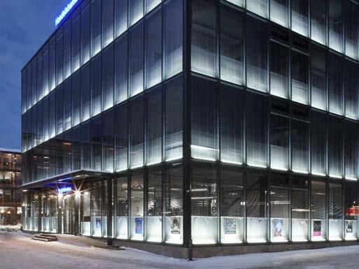 Raision Lasikuutio, Helsinki, Finland. Glas: Pilkington Optifloat Grey. De genomfärgade sol - skyddsglasen finns som Pilkington Optifloat i grått, brons och grönt, samt som Pilkington Arctic Blue.