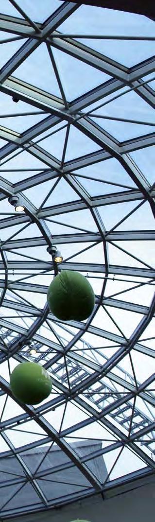 Solskydd Den ursprungliga funktionen för fönsterglas var att släppa in dagsljus och skapa genomsikt, samtidigt som det gav skydd mot väder och vind.