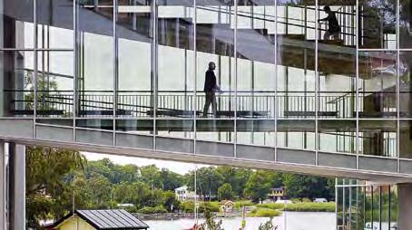 Blekinge Tekniska Högskola, Karlskrona. Pilkington Suncool 66/33 Pilkington Suncool Dynamic är ett dynamiskt solskyddsglas, d.v.s. glaset ändrar LT och g-värde efter rådande omständigheter.