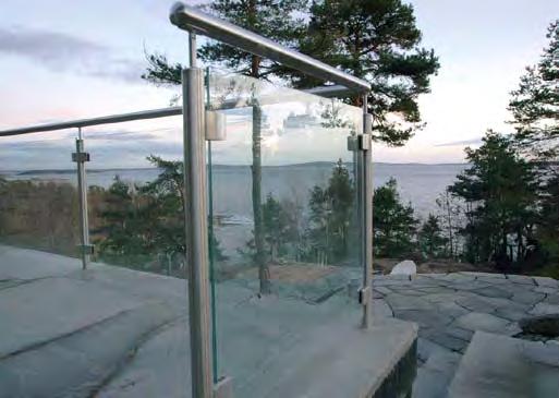 Att utföra beräkningar för att dimensionera glas inkluderar många svåra bedömningar för en som inte är fackman. Tveka inte att ta hjälp av oss när du känner dig osäker.