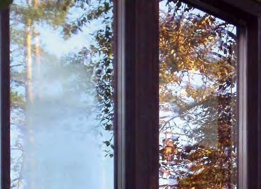 Kondens på glas Kondens bildas när glasets yttempera tur är lägre än daggpunktstemperaturen hos den omgivande luften. Vid hög luftfuktighet och kalla glasytor ökar risken för kondens.