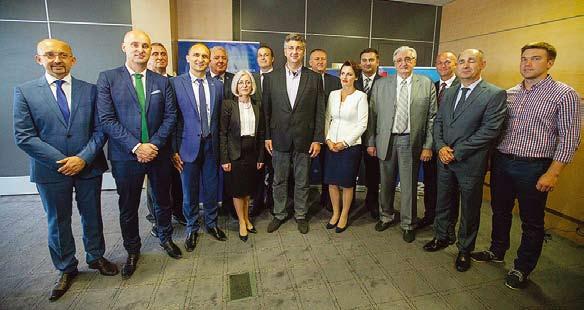 U OSIJEKU PREDSTAVLJENI KANDIDATI HRVATSKE DEMOKRATSKE ZAJEDNICE ZA IV.