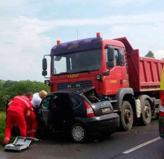 i pao. Pri padu je došlo do udarca glavom o asfalt. U Općoj bolnici Virovitica vozaču su utvrđene teške tjelesne ozljede. Slijedi izvješće Općinskog Državnog odvjetništva Virovitica.
