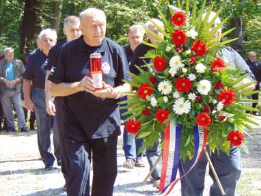 ., a počinili su ih dojučerašnji susjedi, oni isti koji su pod parolom bratstva i jedinstva živjeli pokraj nas, kraj svojih žrtava sljedećih 45 godina.