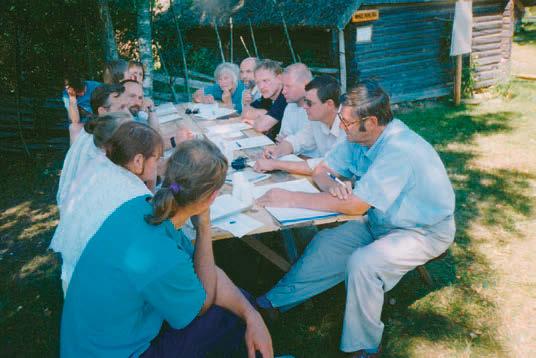 Hiiumaa 2010, selle suundumustest ja tulemustest, andis ülevaate projektijuht Aivar Pere. Teisel päeval tehti tööd neljas teemagrupis.