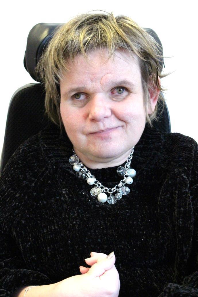 jag Här är jag Vad heter du? Jenny Hur gammal är du? 37 Vilken familj har du? Mamma, pappa och en bror Var bor du? Partille Centrum Var jobbar du? Upplevsedelen på Kulturstubben Vad gör du där?