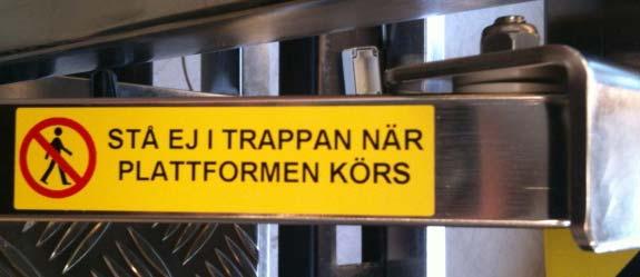 En viss klämrisk kan finnas mellan trappstegen när plattformen