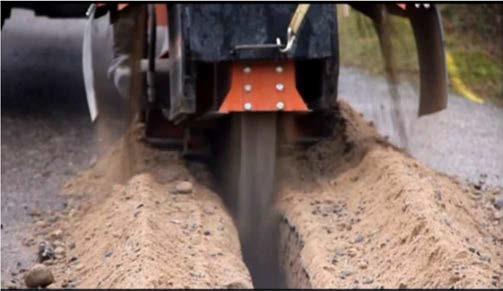 Maskinen har ett aggregat med ett fräshjul som roterar med relativt låg hastighet. Fräshjulet går igenom ytlager och underliggande lager. Materialet som fräses bort sönderdelas till grus/sand.