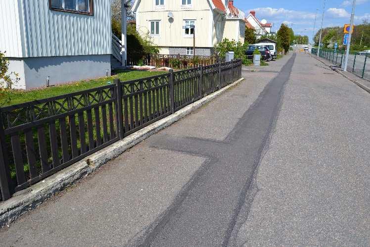 20 4.2.12 Återställning Återställning görs genom att ytan 10-20 cm bredvid båda sidor av frässpåret planfräses. Andra lokala krav på återställning kan förekomma och ska då följas.