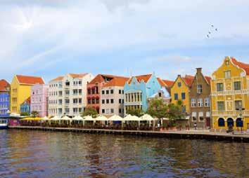 Bonaire är dykarnas paradis med sitt klara vatten och rika undervattensliv. Ön är omgiven av nationalparker och är även hem åt de ikoniska flamingosfåglarna.