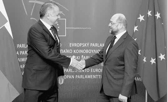 Európskeho parlamentu Martinom Schulzom (vpravo) v Bruseli. Včera popoludní sa Kiska stretol aj s predsedom Európskej rady Donaldom Tuskom.