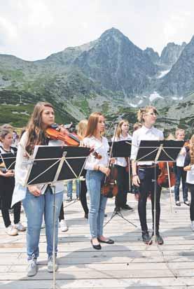 www.sport.sk Z DOMOVA 21 Naše zlaté hlavičky Slovenskí stredoškoláci vybojovali na medzinárodnej súťaži mladých fyzikov International Young Physicists Tournament (IYPT) zlatú medailu.
