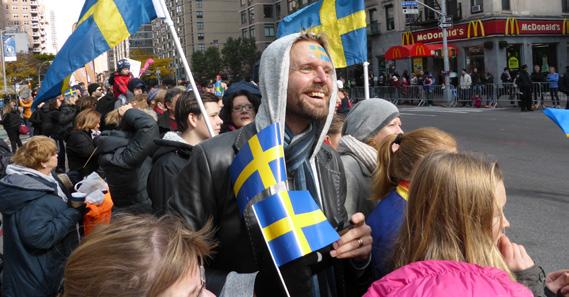 2 timmar lång och avslutas med ett stort fyrverkeri med toner från Frank Sinatras klassiska New York, New York.