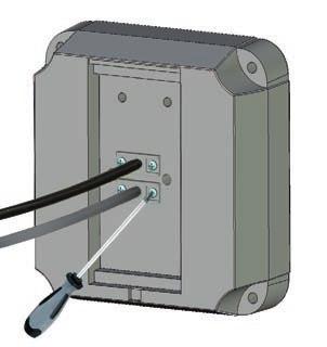 Då dörrcentralen inte kan leverera ut så mycket ström som distansläsaren behöver (upp till 1A) ska en separat strömförsörjning användas, t.ex. PSV1225Vip (med backupbatterier).