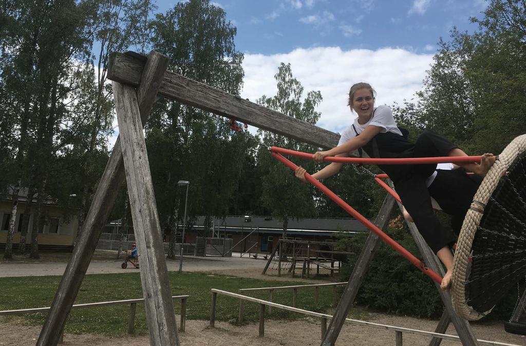 Framsida: Sami Said foto - Annika af KlerckerScreens, Sarah Sheppard foto - Andreas Apell, Illustration - Agnes Våhlund Det svänger om kulturen i Karlskoga; Lovisa Undén dansar en berättelse med de