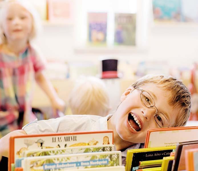 Språkstimulans Läslust på Familjecentralen Bibliotekets barnbibliotekarie kommer till Öppna förskolan, Bregårdsgatan 1C och pratar om vinster med högläsning och tipsar