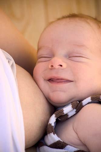 Inte genetiskt (jmf smak) Prenatal inlärning Barnet orienterar mot lukten av mammans bröst Det luktar