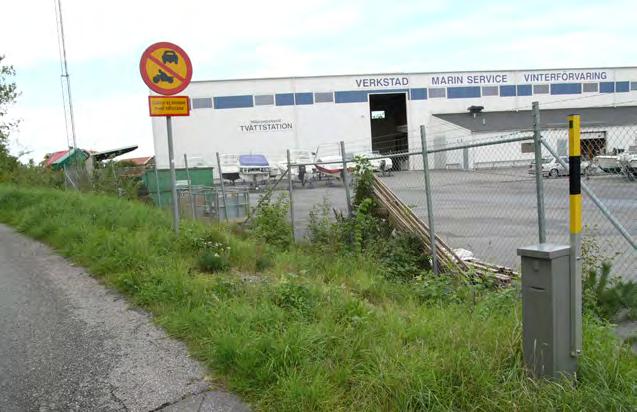 Byggnaden på Grebbestad 2:430 inrymmer butik med tillhörande lagerlokaler i två våningar.
