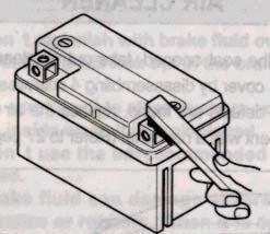 8.8 Batteri Batterispecifikationer: Typ 12V 4AH Laddning (A) Standard: 0.7A Snabbladdning: MAX 3.