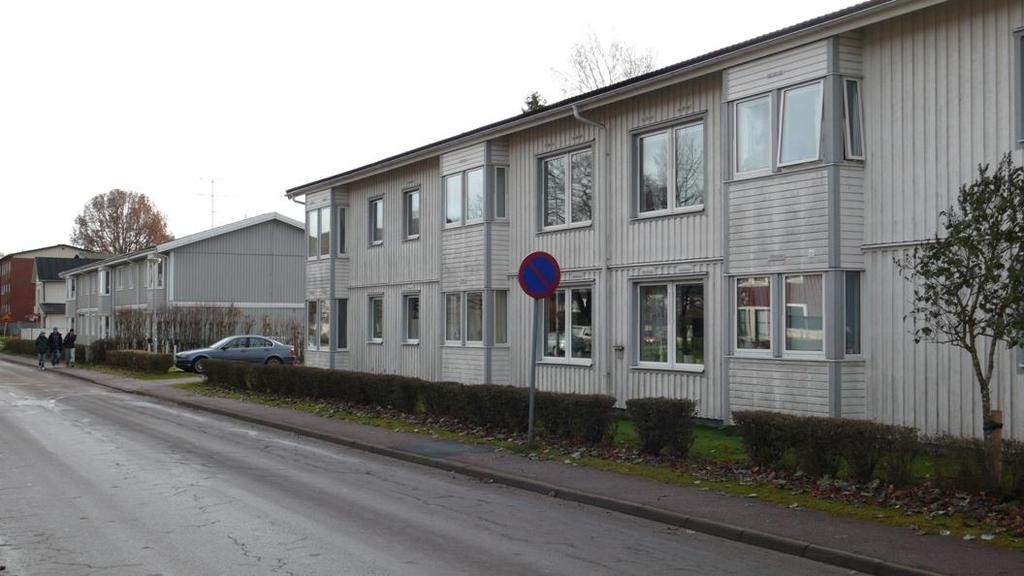 12 Bostadsbebyggelsen längs Bruksgatan domineras av