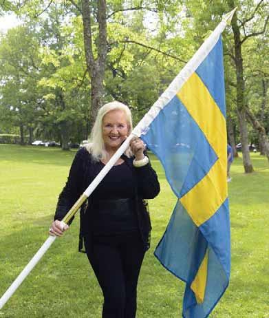 Beryl Kornhill fick utmärkelsen för sina mångåriga kulturinsatser på såväl Adelsö som i Ekerö kommun i stort.