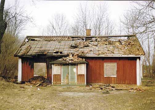 24 kultur Hilda Söderströms stuga så som den såg ut strax före den flyttades från Stockby till Lisselby.