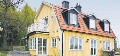 Delvis renoverat kök med nya vitvaror och utgång till balkong med trätrall i väster. Klädkammare med fönster som kan inredas som mindre sovrum eller kontor.