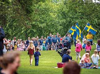 kyrka. En fingerad olycka skapade en dramatisk scen där alla yrkesgrupper fick träna på att använda sin krisberedskap.