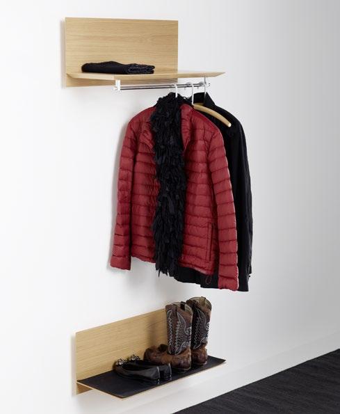 TRIPPO KLÄDHÄNGARE COAT RACK DESIGN ULLA CHRISTIANSSON, 2002 Det unika med Trippo klädhängare är den fasade ryggen som svävar från väggen.