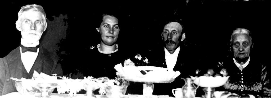 Solberga/Gustavssons sid. 4 1918 1. De stod skrivna där till år 1922 då Alma gifte sig med Adolf (Adel i Solberga).